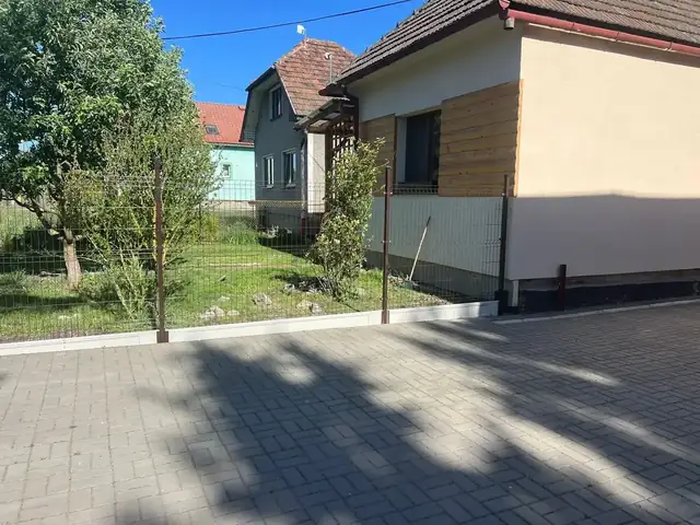 3D plot pri rodinnom dome so zámkovou dlažbou